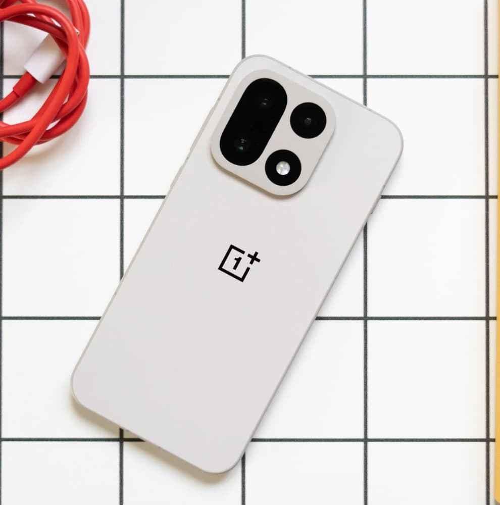 OnePlus 15 — view 4