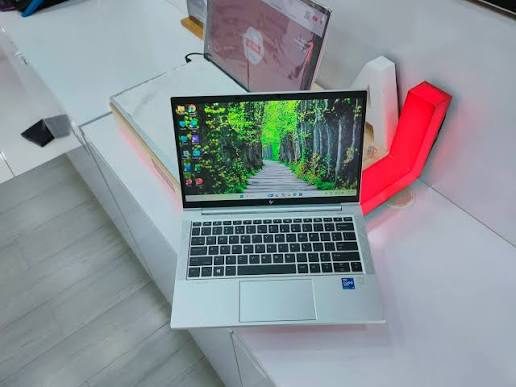 HP EliteBook 830 G8