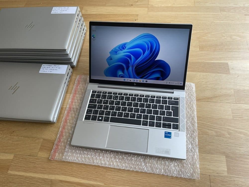 HP EliteBook 830 G8 — view 3