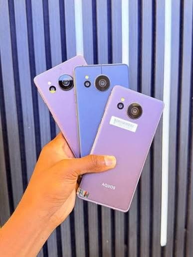 AQUOS Sense 7 — view 2