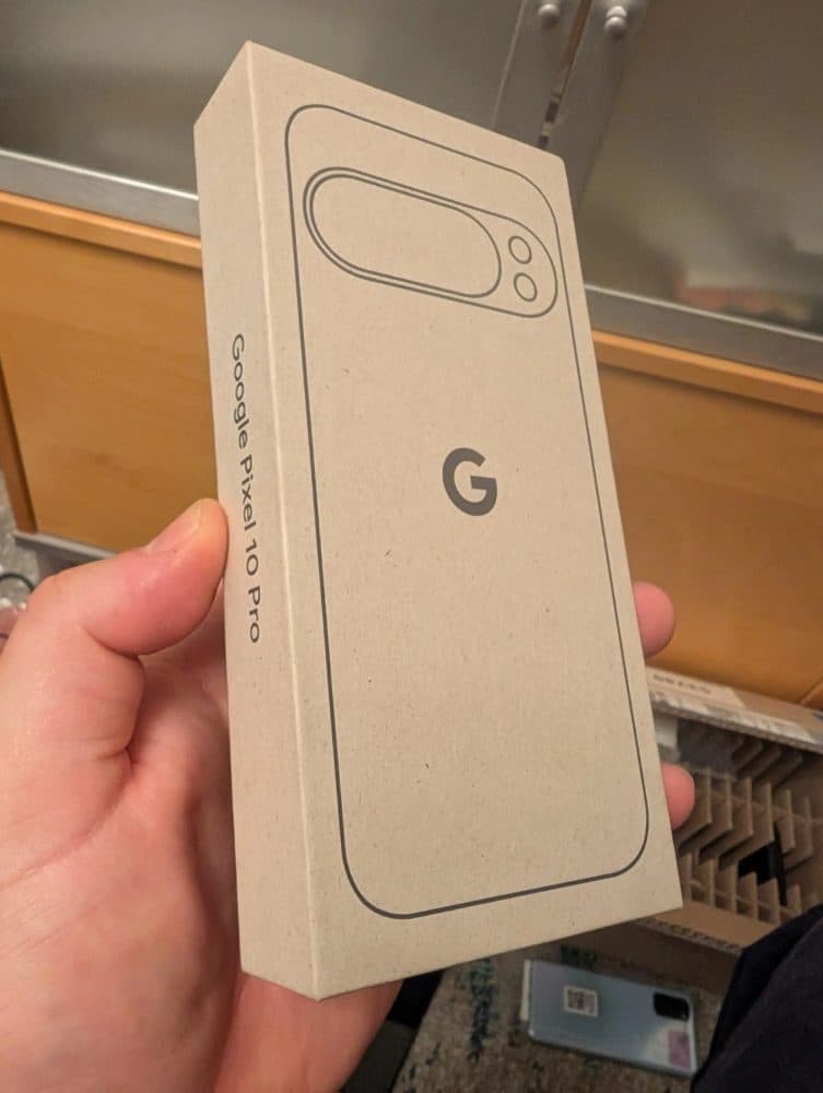 Google Pixel 10 Pro — view 3