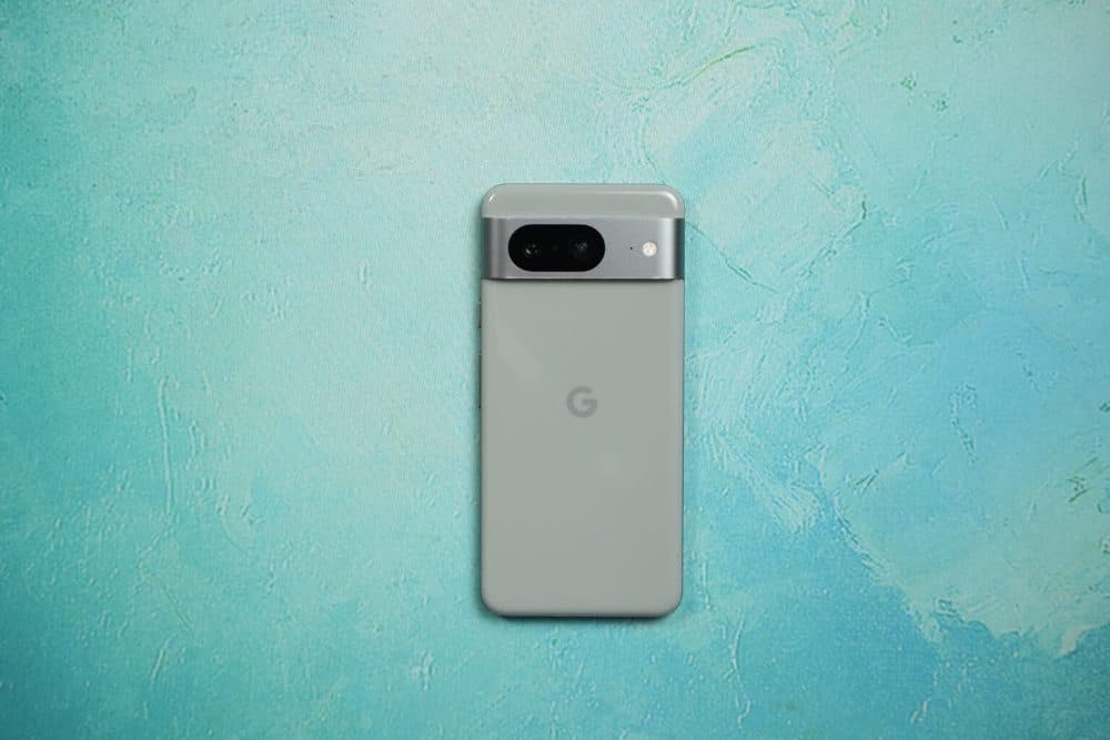 Google Pixel 8 — view 3