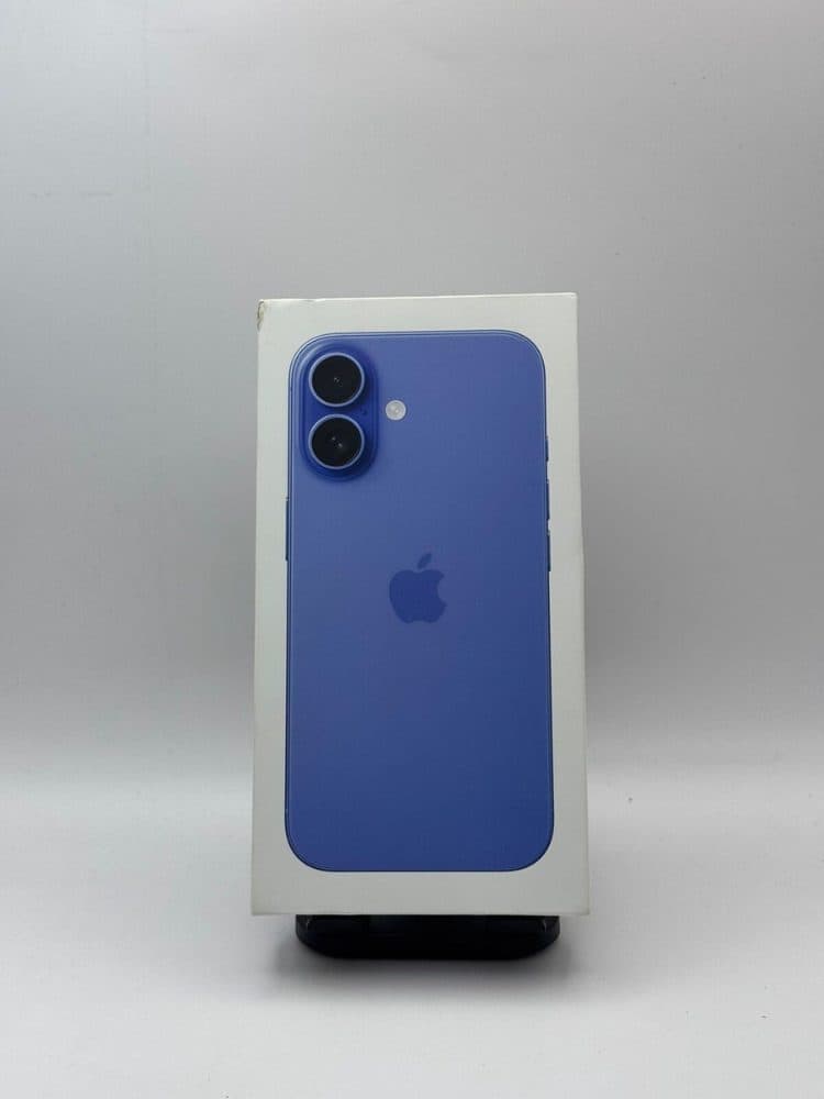 iPhone 16 — view 4