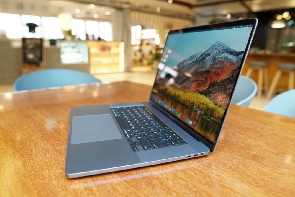 MacBook Pro 2019 — view 4