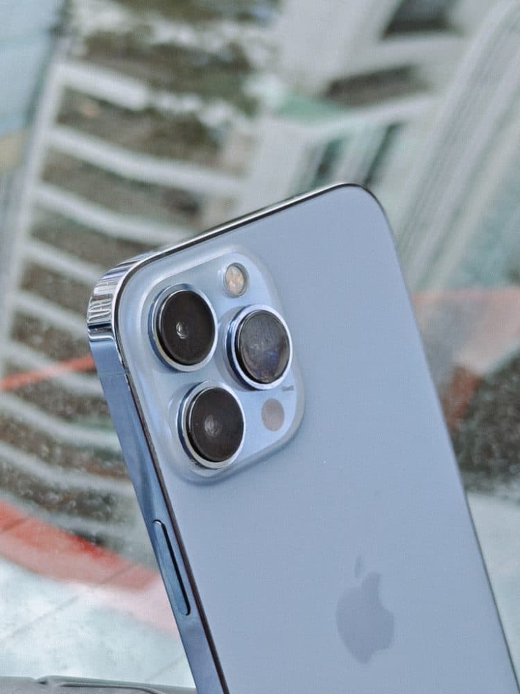 iPhone 13 Pro Max — view 2