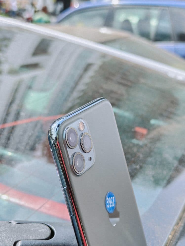iPhone 11 Pro — view 3