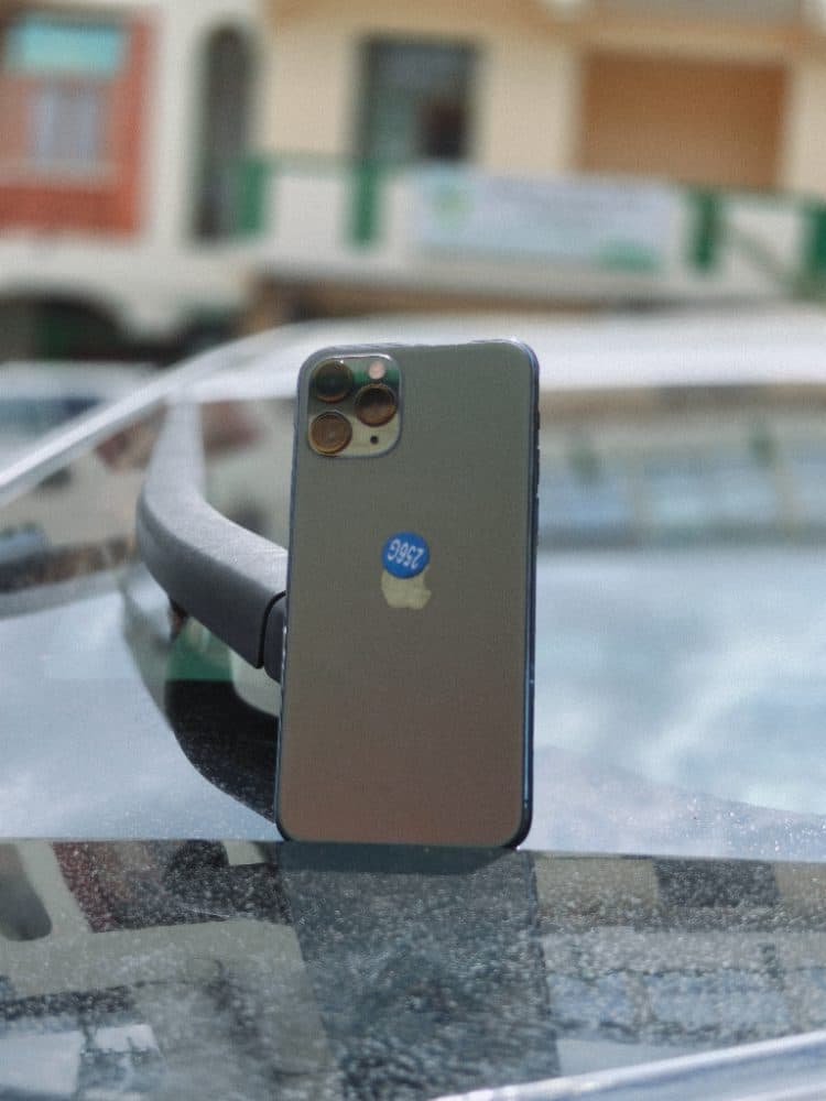 iPhone 11 Pro — view 4