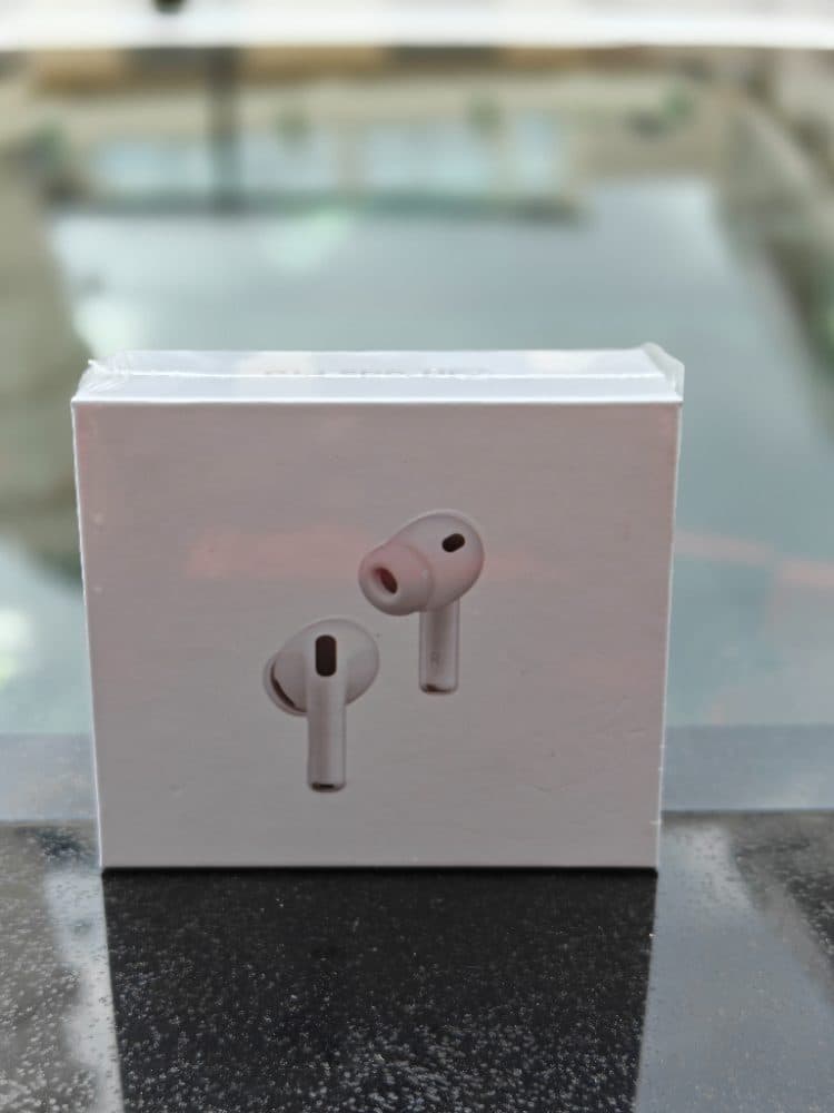 AirPods Pro 3 — view 1