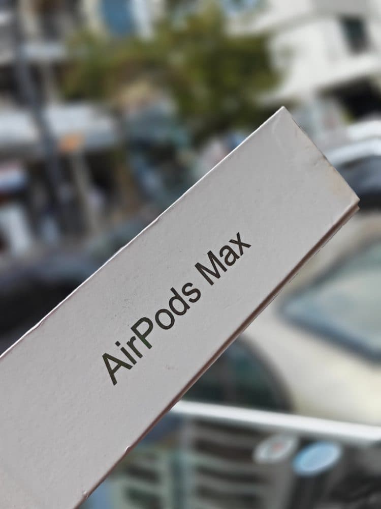 AirPods Max — view 2