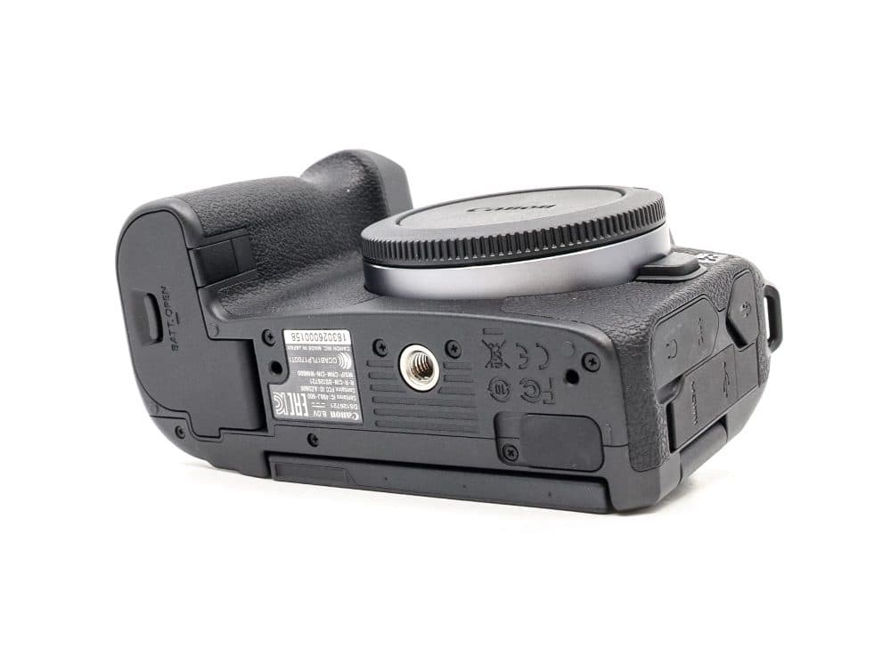 The Canon EOS R Body — view 5